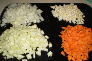 Ciorba acra cu tarhon si carne de porc