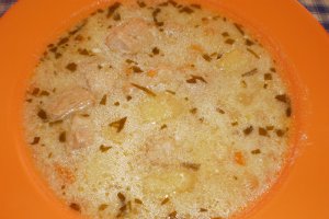 Ciorba acra cu tarhon si carne de porc