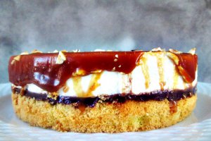 Prajitura cu mousse de branza si caramel