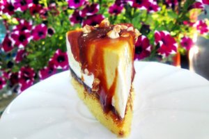Prajitura cu mousse de branza si caramel