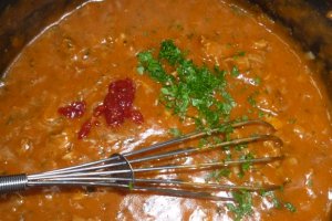 Spaghete cu sos din  carne de vitel