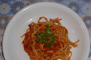 Spaghete cu sos din  carne de vitel