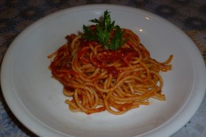 Spaghete cu sos din  carne de vitel