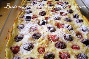Budinca de cornuri cu branza si fructe