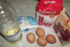 Tort cu crema de mascarpone si capsuni