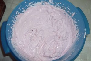 Tort cu crema de mascarpone si capsuni