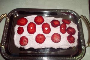 Tort cu crema de mascarpone si capsuni