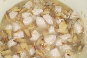 Tocanita de carne de porc cu ciuperci si orez