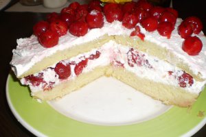 Tort cu visine si frisca