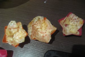 Cosulete de cascaval cu salata de surimi