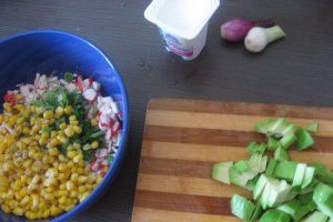 Cosulete de cascaval cu salata de surimi