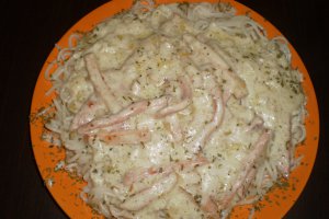 Spaghete cu sos de smantana
