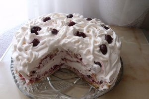 Tort cu visine si frisca