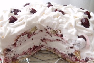 Tort cu visine si frisca