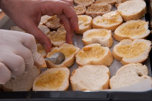 Tartine cu somon afumat si spanac