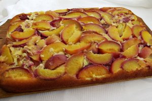 Prajitura cu piersici si nectarine