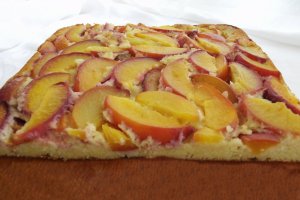Prajitura cu piersici si nectarine