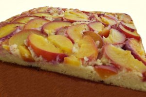Prajitura cu piersici si nectarine