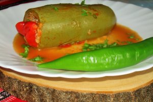 Dovlecei umpluti cu carne de pui