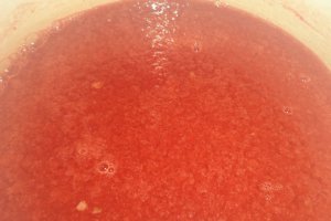 Prajitura insiropata cu pepene rosu