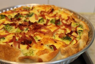 Tarta cu broccoli si prezunto