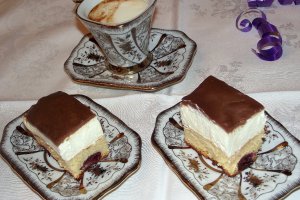 Prajitura cu visine alcoolizate si coniac