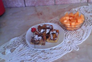 Prajitura  cu piersici si pepene galben