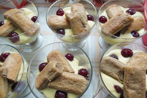 Tiramisu reţetă originală, cu visine la pahar