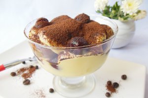 Tiramisu reţetă originală, cu visine la pahar