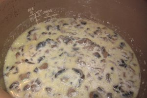 Ciulama de ciuperci la Multicooker