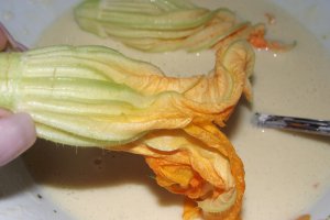 Flori de dovlecei pane