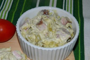 Salata de pastai cu pastrama si maioneza
