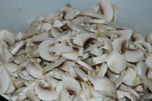 Fusilli cu ciuperci si rosii chery