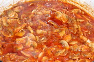 Fusilli cu ciuperci si rosii chery