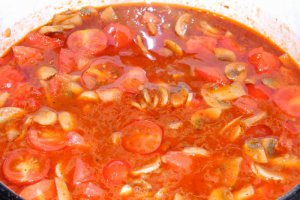 Fusilli cu ciuperci si rosii chery