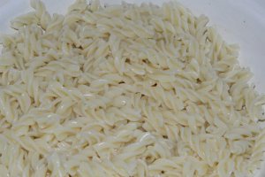 Fusilli cu ciuperci si rosii chery
