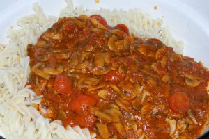 Fusilli cu ciuperci si rosii chery