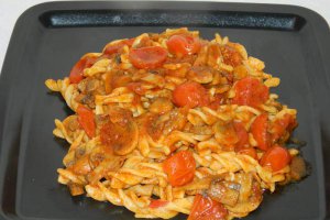 Fusilli cu ciuperci si rosii chery