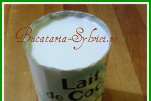 Clatite cu lapte de cocos