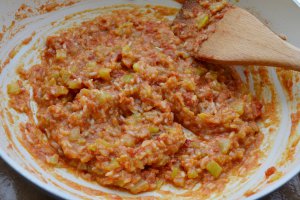 Dovlecel umplut cu legume in sos de rosii