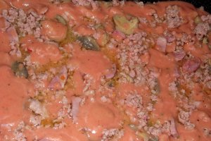 Lasagna cu carne tocata, ciolan afumat si ciuperci