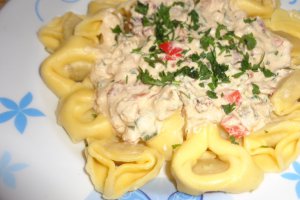 Tortellini cu sos de branza de vaca