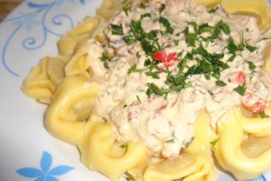 Tortellini cu sos de branza de vaca
