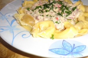 Tortellini cu sos de branza de vaca