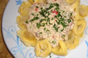 Tortellini cu sos de branza de vaca