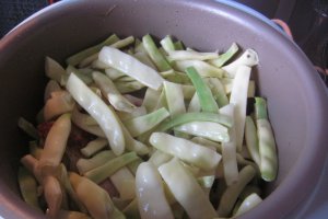 Fasole verde cu ciocănele de pui la Multicooker