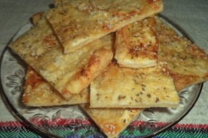Tarta foietaj cu branzeturi si chimen