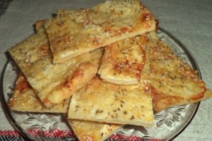 Tarta foietaj cu branzeturi si chimen