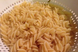 Fusilli cu carne tocata si zucchini