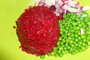 Salata cu macrou afumat , sfecla si nuci
